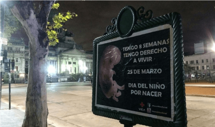 Carteles en la vía pública